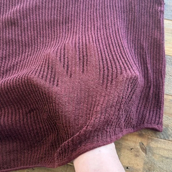 Jennifer Lopez Deep Red Knit Sweater - Picture 7 of 7